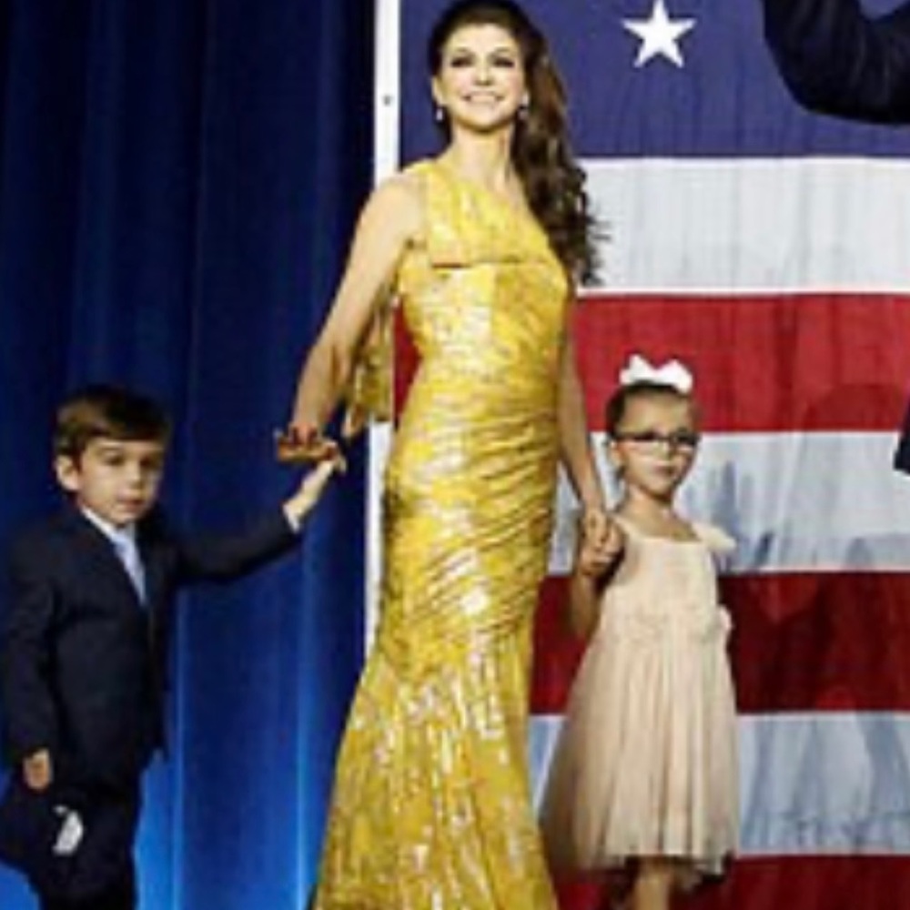 Absolutely stunning formal dress! Same exact dress Casey Desantis just wore.